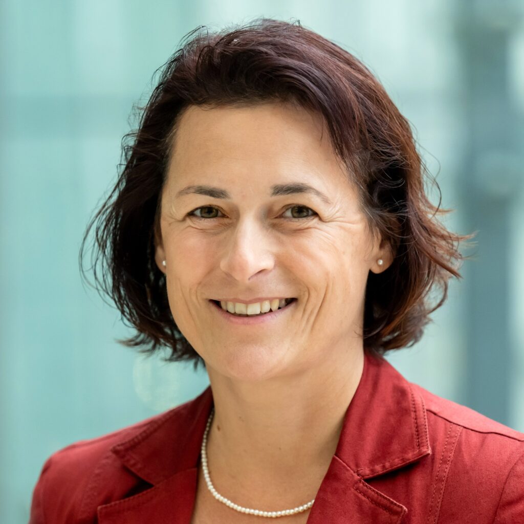 Dr. Nicole Armbrüster